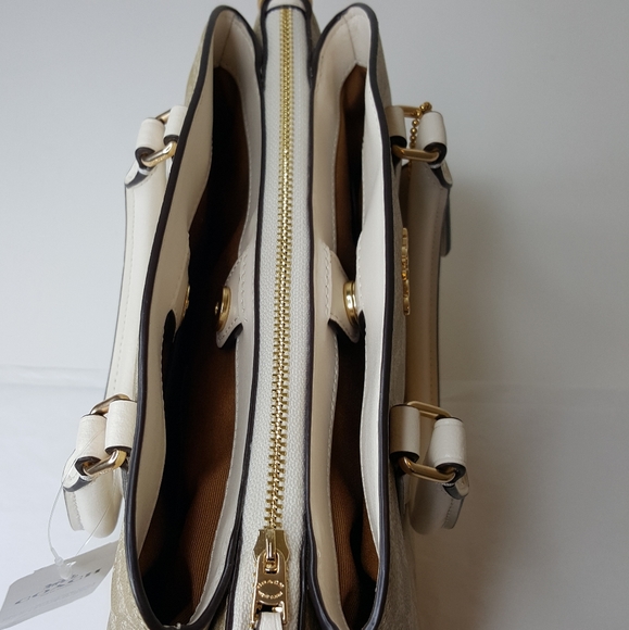 Coach signature c crossbody bag. - Picture 8 of 8